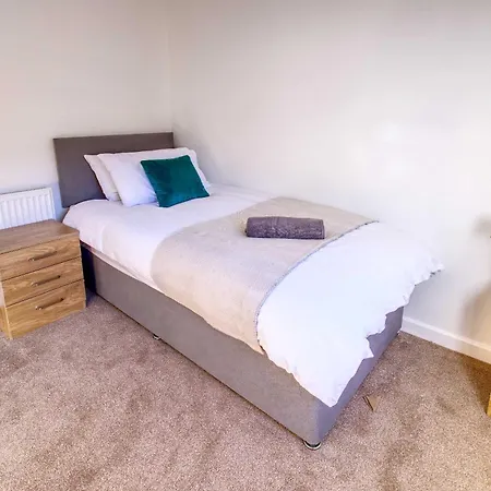 New Contractor 5-bed 3-bath *