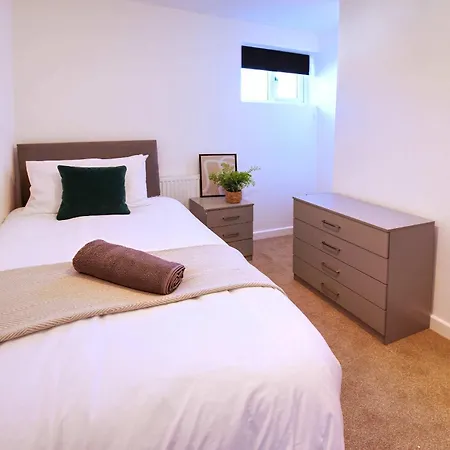 New Contractor 5-bed 3-bath Redcar