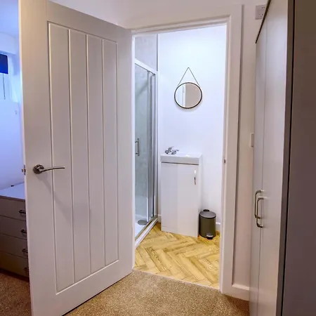 New Contractor 5-bed 3-bath