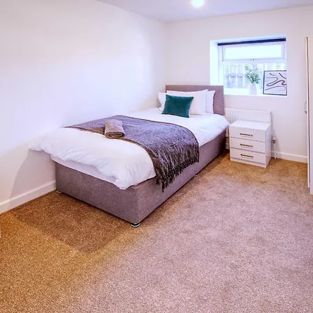 New Contractor 5-bed 3-bath Holiday home