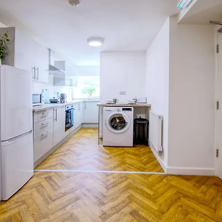 New Contractor 5-bed 3-bath * 雷德卡