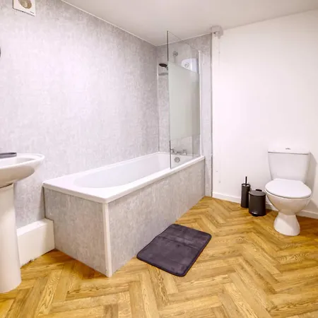 New Contractor 5-bed 3-bath 度假居 *