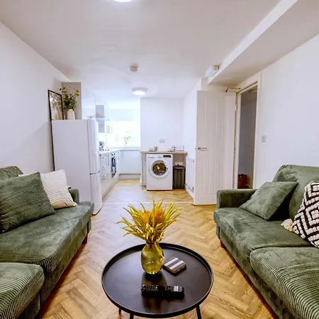 New Contractor 5-bed 3-bath *